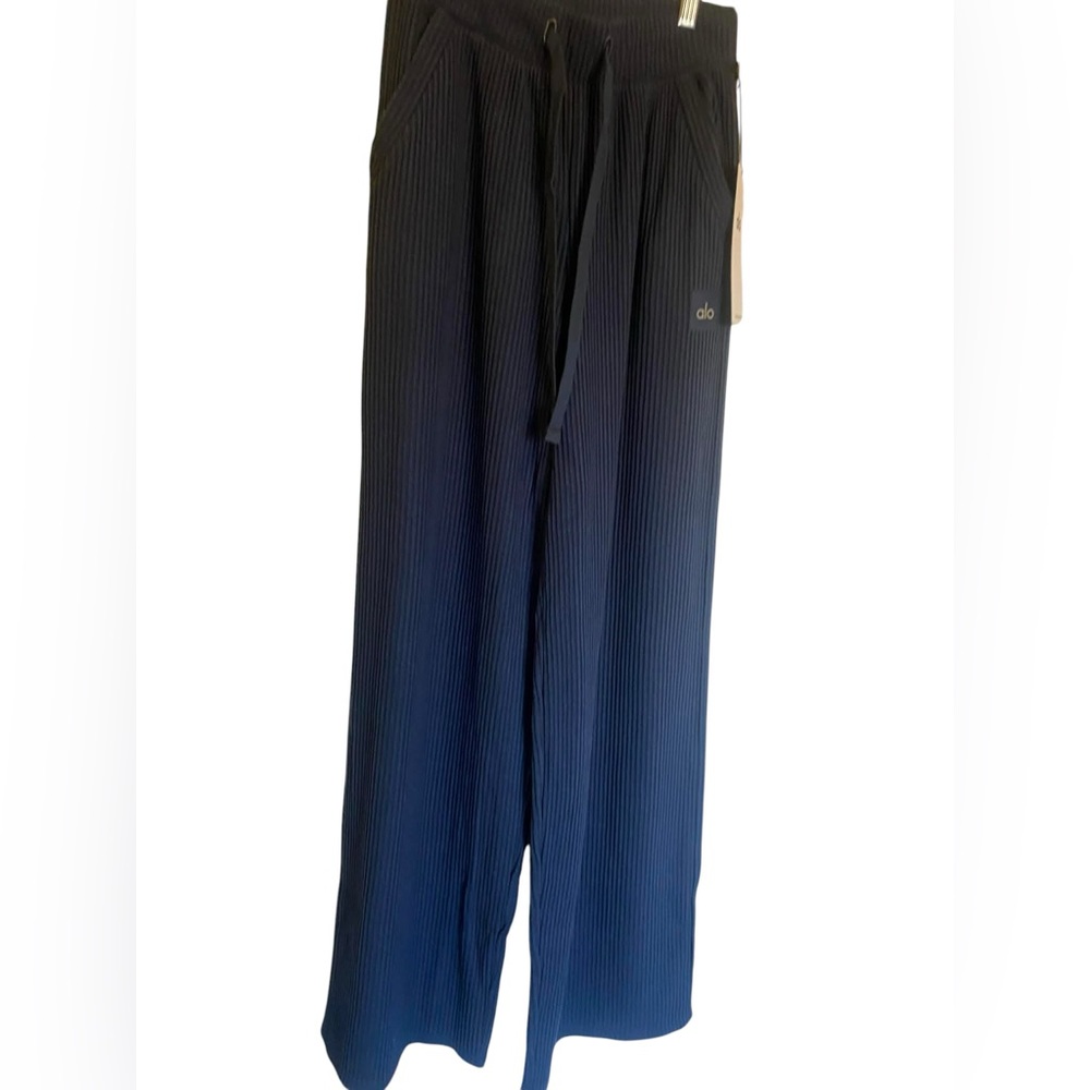 NWT Alo Yoga muse wide leg pant NAVY Size XXS